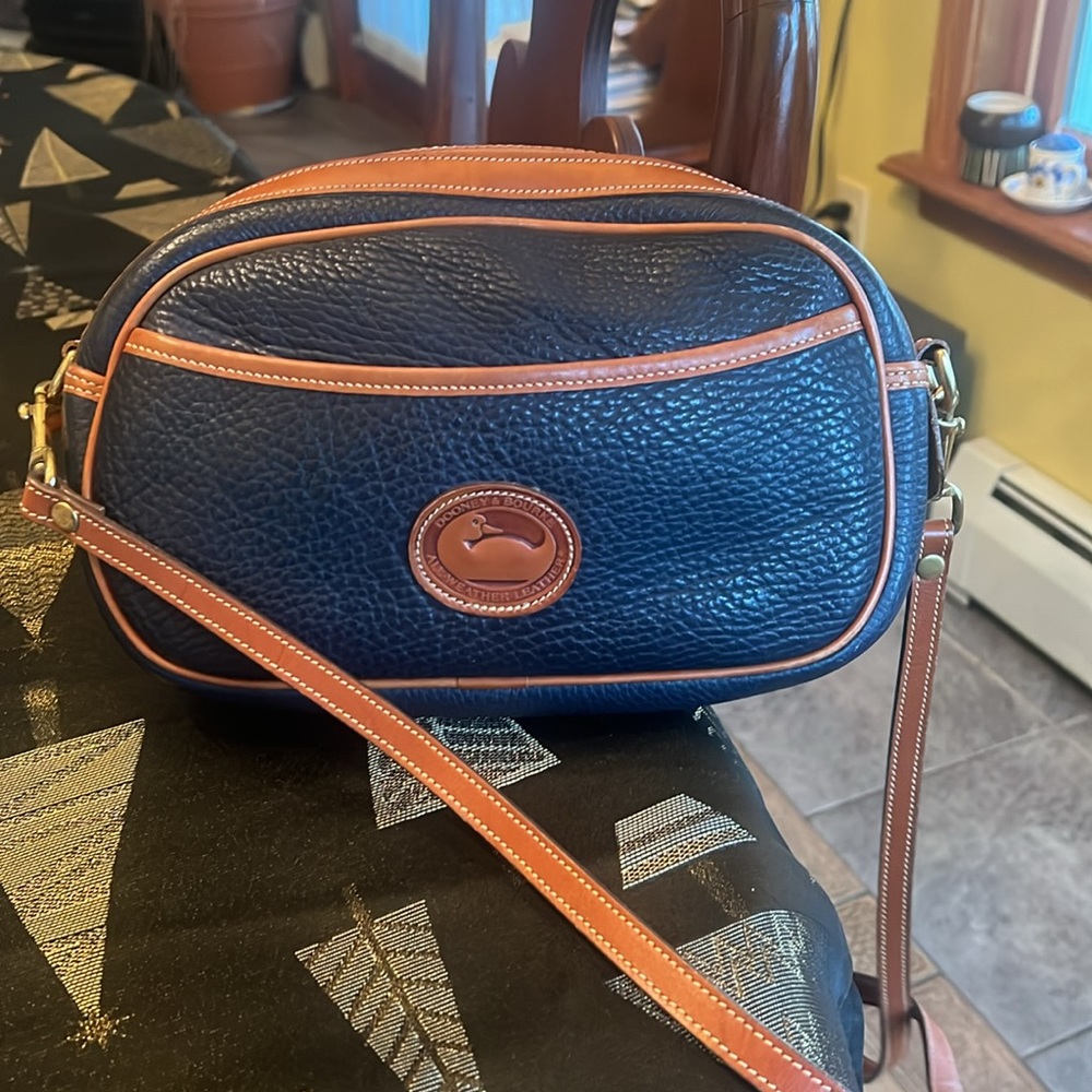Pre owned Dooney and Bourke purse.